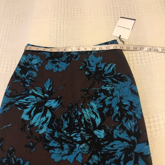 Beautiful floral skirt - Picture 10 of 10